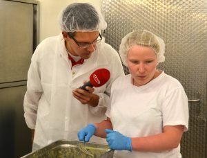 Die Mitarbeiter erklären dem SAW-Reporter alles