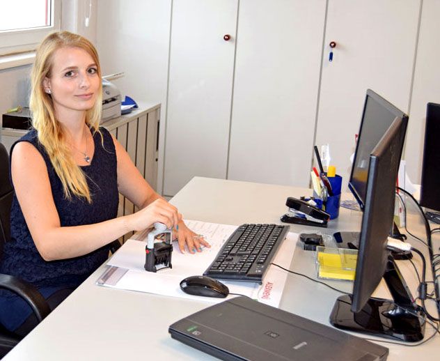 Laura Kabelitz startet ihre Ausbildung als Kffr. für Büromanagement
