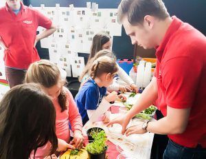 Die Mitarbeiter von ALEXMENÜ sind stets an der Seite der Kinder