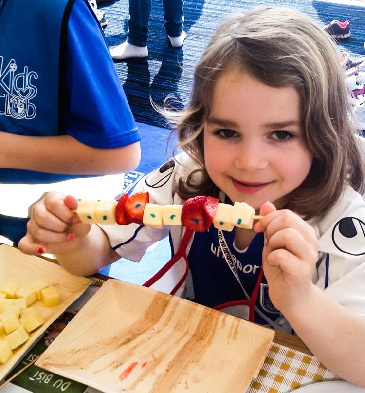 Der Obstspieß sieht sehr lecker aus!
