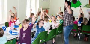 Alle Kinder machen begeistert mit