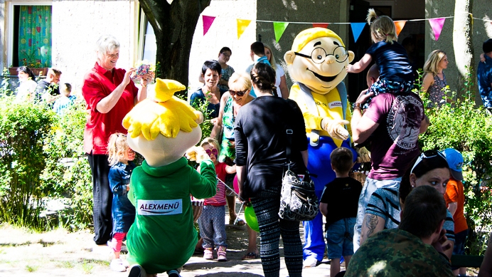 Hopsi und Klopsi beim Sportfest