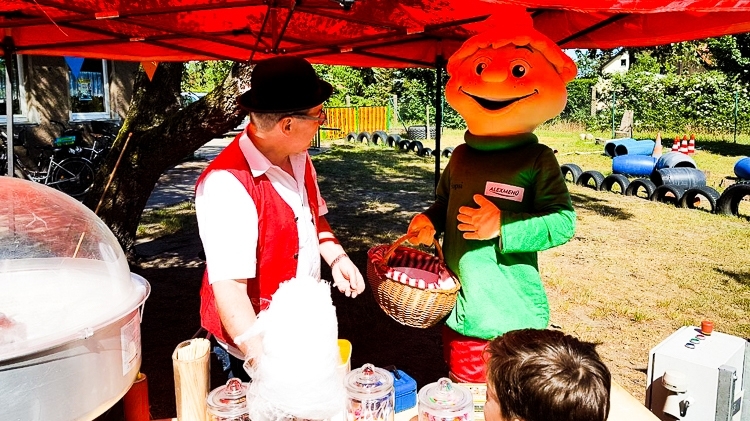 Die Maskottchen kümmern sich um Groß und Klein!