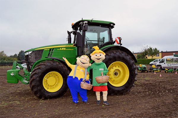 Hopsi und Klopsi besuchen den 1. Kinder-Bauernmarkt in Lemsdorf