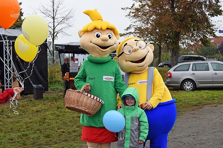 Hopsi und Klopsi mit einem kleinen Besucher