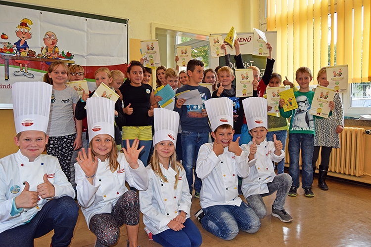 Das Gruppenfoto der Teilnehmer der Grundschule