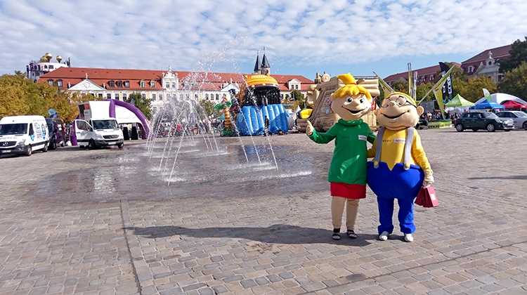 Hopsi und Klopsi auf dem Domplatz und die Sonne scheint!