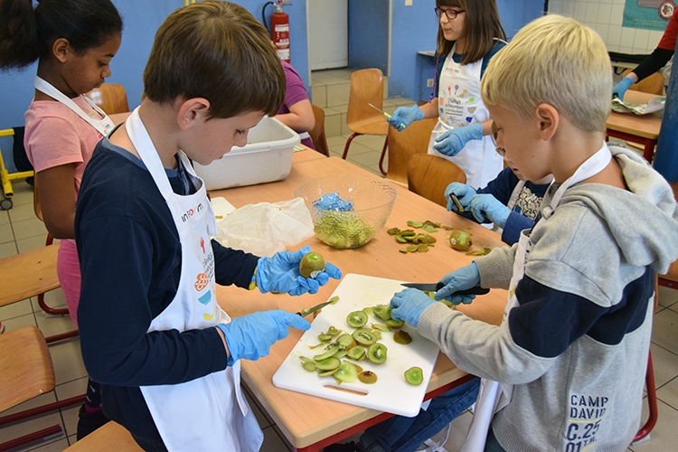 Auch die Jungs machen fleißig mit