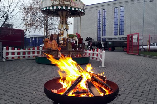 Karussell und Feuerstelle