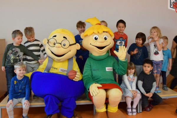 In der Runde mit den lieben Kindern der Kita Moosmutzel fühlen sich