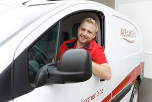 Unsere Service-Fahrer liefern das Essen täglich frisch zu Ihnen nach Hause!