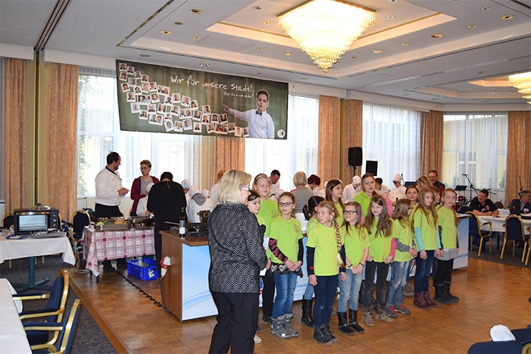 Die Kinder freuen sich auf ihren Auftritt