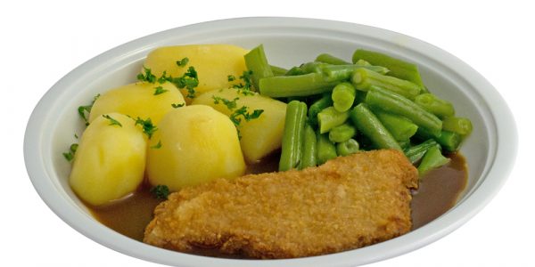 1016 Schweineschnitzel mit Rahmsauce, grünen Bohnen und Kartoffeln