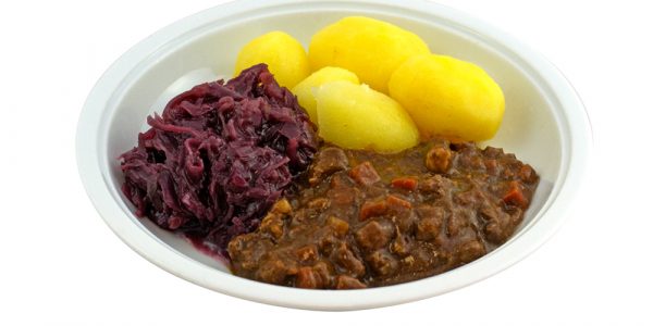 1415 Rindergulasch mit Rotkohl und Kartoffeln