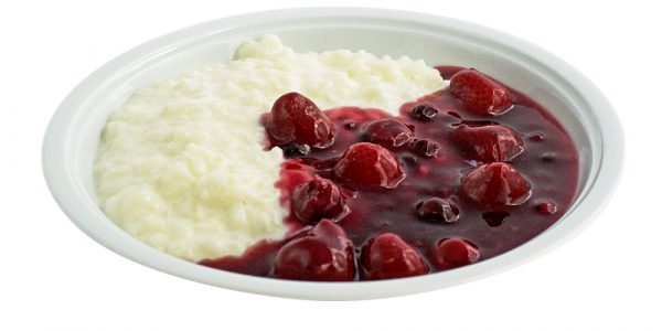 2432 Milchreis mit heißer roter Mehrfruchtsauce