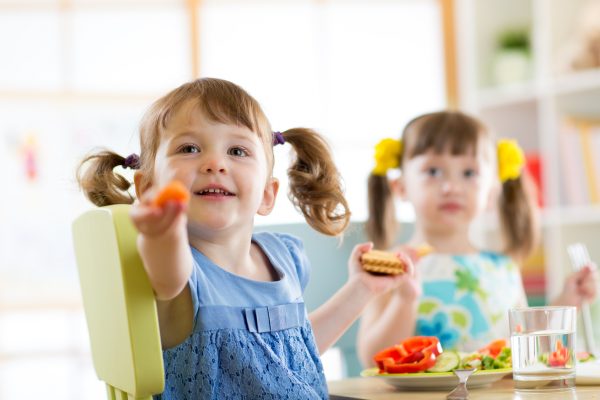 ALEXMENÜ bietet neue Ernährungsprojekte für Kita- und Schulkinder an! © Oksana Kuzmina/fotolia