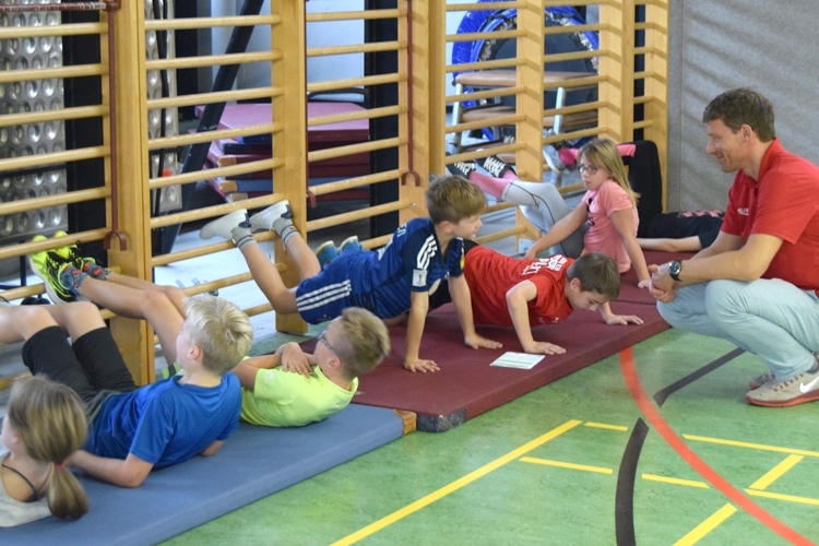 Wie viel Rumpfbeuge könnt ihr in zwei Minuten schaffen