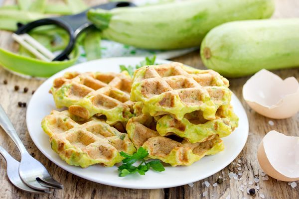 Waffeln müssen nicht immer süß sein. Wie wär es zur Abwechslung mal mit Gemüsewaffeln? ©san_ta/Adobe Stock