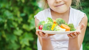 ALEXMENÜ führt ab Juni 2019 einen Veggie-Tag ein und möchte Kinder und Jugendliche für gesundes, nachhaltiges Essen begeistern.