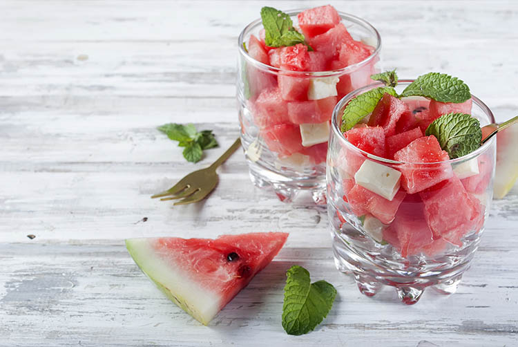 Wassermelonensalat mit Feta und Minze.©@user9858360/freepik