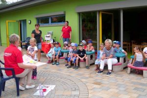 Die Kinder der Kita Elbstrolche haben für die Mitarbeiterinnen eine DANKE-Plakat gebastelt. ©Kita Elbstrolche