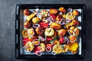 Ofengemüse ist nicht nur lecker, sondern auch gesund. Bereiten Sie es ganz einfach selber zu! ©AdobeStock/myviewpoint