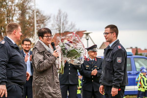 Alexandra Krotki, Geschäftsührerin ALEXMENÜ, ist vor Ort und schaut sich den Orientierungslauf mit Freude an. ©Robin Burek