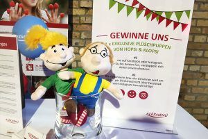 Die Besucherinnen und Besucher der Festung Kunterbunt haben die Möglichkeit unseren Maskottchen Hopsi und Klopsi als Plüschpuppen zu gewinnen.