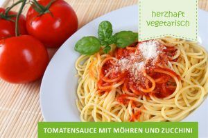 Tomatensauce mit Möhren und Zucchini ©Andre Bonn/AdobeStock