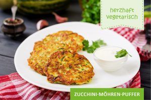Zucchini-Möhren-Puffer ©Timolina/freepik