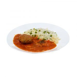 Boulette und helle Tomatensauce mit Gemüsestreifen dazu Risi-Bisi