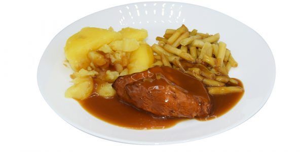 Gebratene Hähnchenbrust mit Geflügelsauce, Wachsbohnen und Salzkartoffeln