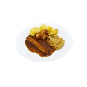 Kalbsbratwurst mit Bratensauce, Sauerkraut und Salzkartoffeln