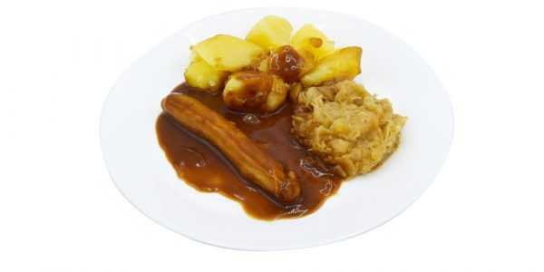 Kalbsbratwurst mit Bratensauce, Sauerkraut und Salzkartoffeln