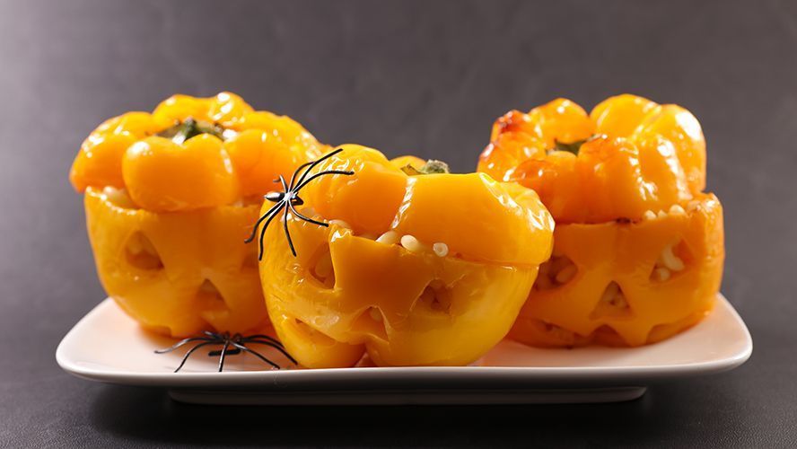 Schaurig leckere Ofenpaprika mit Füllung