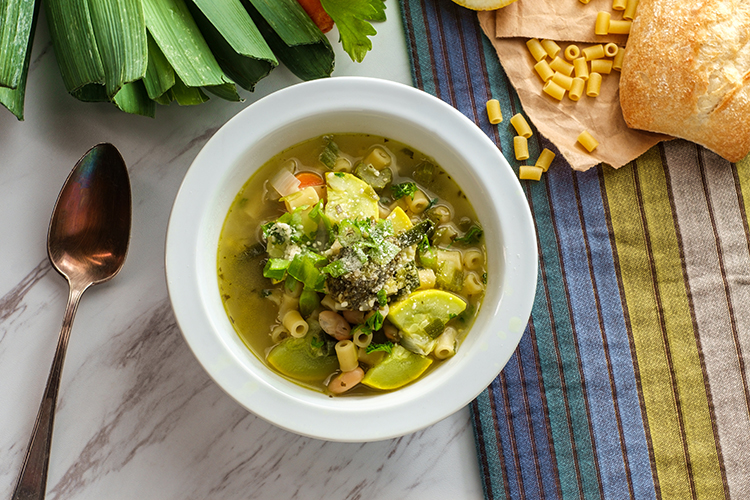 Gemüsesuppe mit Ditalini-Nudeln