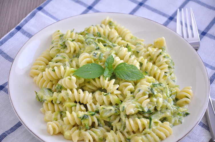 Fusilli mit Zucchini-Sahnesauce