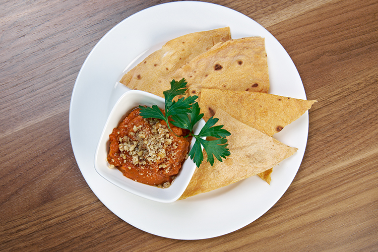 Brotaufstrich mit Aubergine und Sonenblumenkernen
