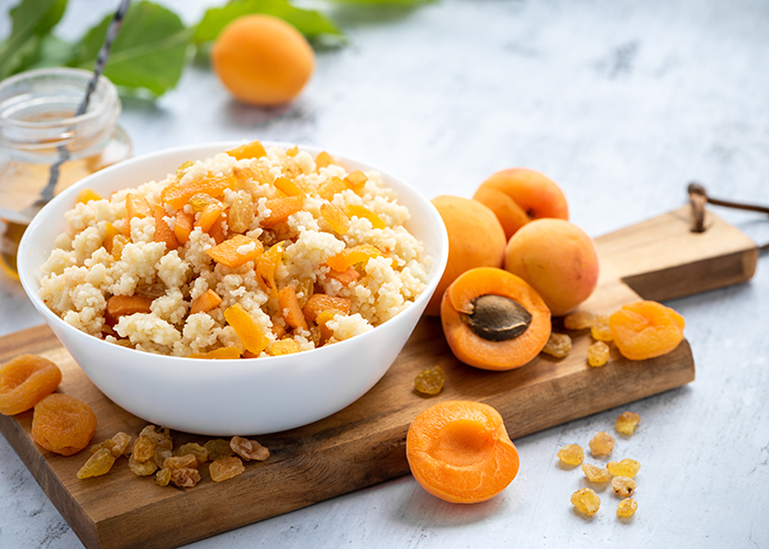 Fruchtige Couscous-Bowl mit Aprikosen