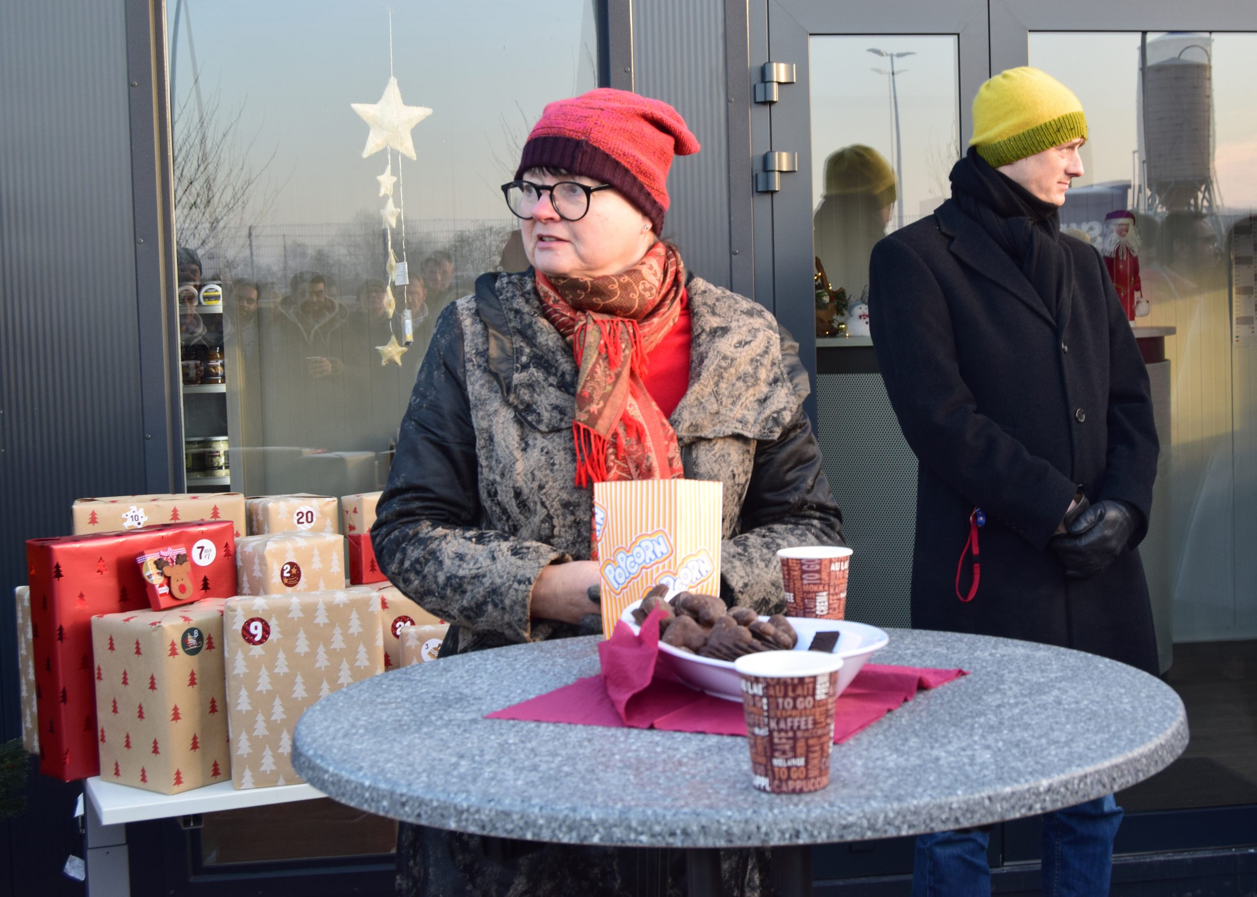 Geschäftsführerin Frau Alexandra Krotki hält die Weihnachtsrede