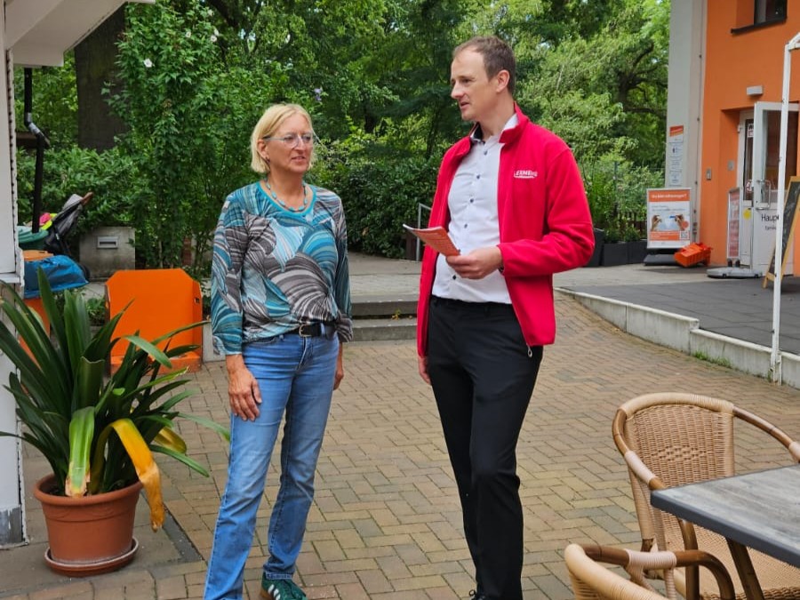 alexmenue-familienhaus-01-spende-besuch